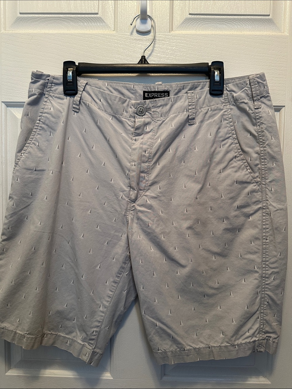 Express Men's Light Gray Sailboat Flat Front Shorts 100% Cotton Size 34